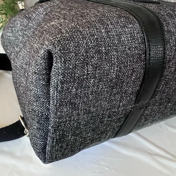 SOLD Henri Bendel - Picture 5 of 11